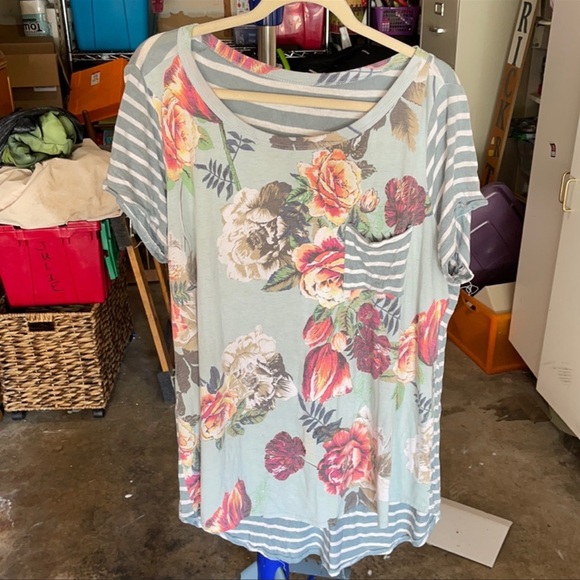 Floral and stripe plus size tee - size 2x - Picture 1 of 3